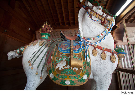 白山ひめ神社の神馬像